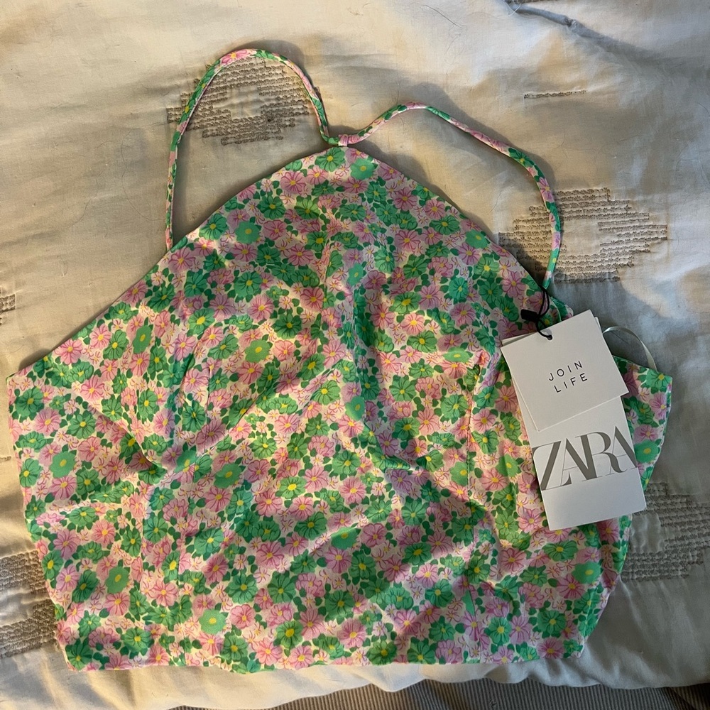 NWT Floral Zara Crop Top
